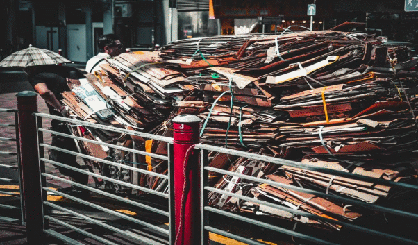 Optimiser l’espace de stockage en entrepôt grâce à la compaction des déchets